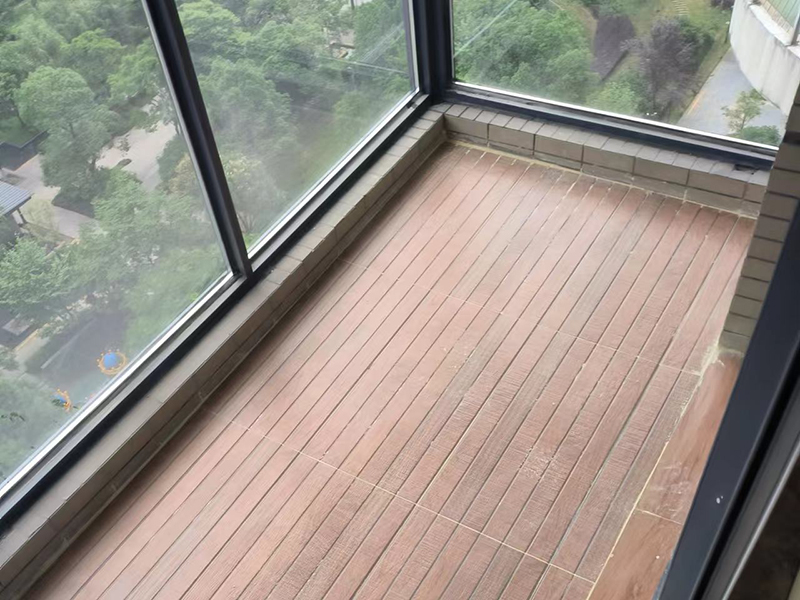 新房陽臺裝修找誰好？房屋局部裝修公司聯(lián)系電話多少？(圖2)