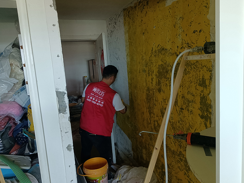 受潮起皮的墻面怎么貼壁紙？怎樣避免墻面發(fā)霉受潮現(xiàn)象？