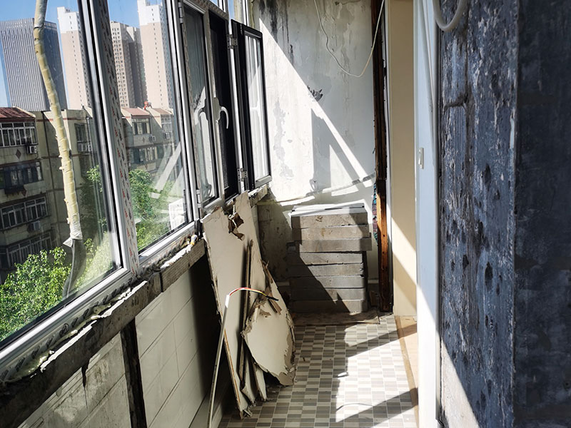 陽臺瓷磚舊了想重裝，五個陽臺翻新技巧(圖1)