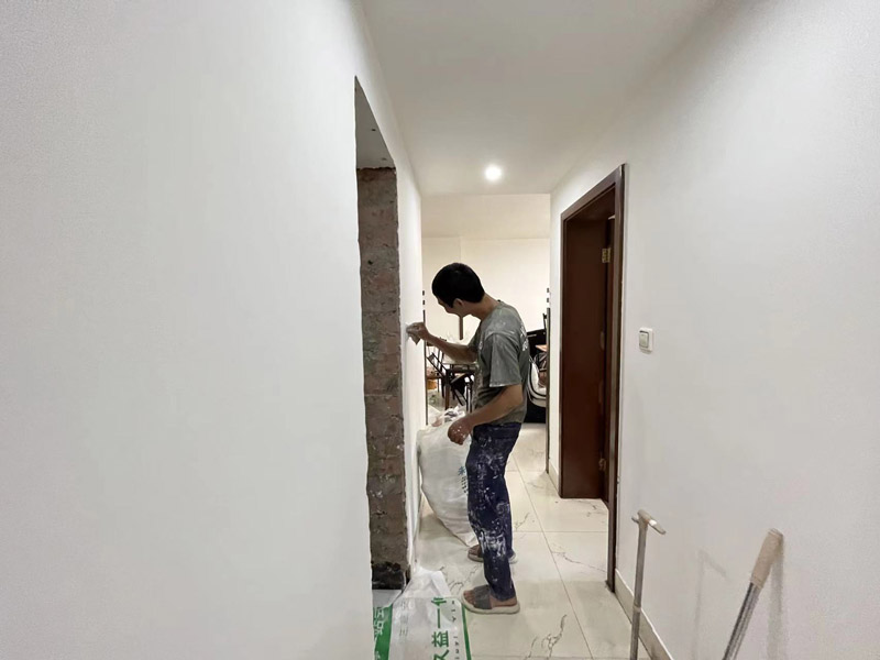 如何避免新刷的漆膜出現(xiàn)脫落、龜裂等問題？