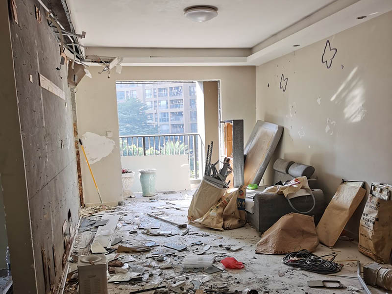 二手房墻面翻新需要刷底漆嗎(圖2) 二手房墻面翻新需要刷底漆嗎(圖2)