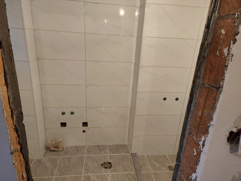 裝修房子先封陽(yáng)臺(tái)還是先貼瓷磚(圖1) 裝修房子先封陽(yáng)臺(tái)還是先貼瓷磚(圖1)