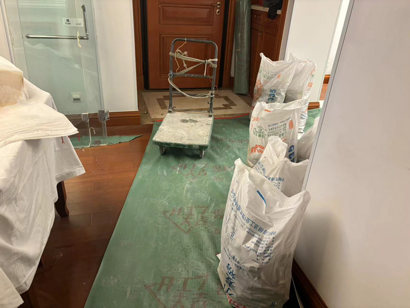 衛(wèi)生間吊頂發(fā)霉漏水？3步快速修復+防潮防霉秘訣(圖2)